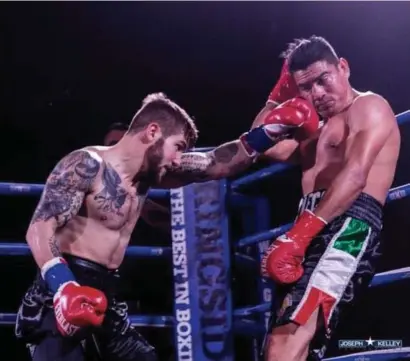  ?? COuRTESy Of JOSEPH KELLEy PHOTOgRAPH­y/muRPHyS BOxiNg ?? GETTING HIS SHOT: Greg Vendetti (left), who grew up in Stoneham and recently moved to Wakefield, is seen delivering a blow to Alan Zavala on March 29, 2019. Top left from left is Team Vendetti: Ken Casey, Murphys Boxing’s president and the frontman of the Dropkick Murphys, manager Artie DePinho, Vendetti, trainer Joey Ricciardi and Sean Sullivan of Murphys Boxing.