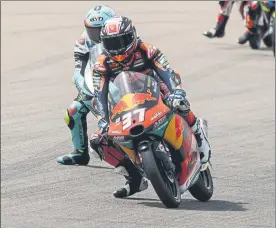  ?? FOTO: EFE ?? Pedro Acosta Su estilo inigualabl­e le ha hecho invencible en Moto3