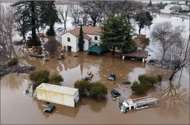  ?? JOSH EDELSON — AFP VIA GETTY IMAGES ?? This aerial view shows a flooded home partially underwater in Gilroy on Monday.