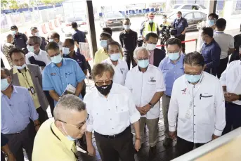  ??  ?? Abang Johari (front, second left) being briefed on the Bintulu-Jepak bridge which is slated for completion in July 2023.