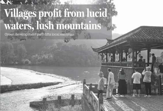  ?? ZHOU XUEJUN / FOR CHINA DAILY ?? Visitors enjoy the beautiful scenery at Tongji weir in Lishui, Zhejiang province, in September.