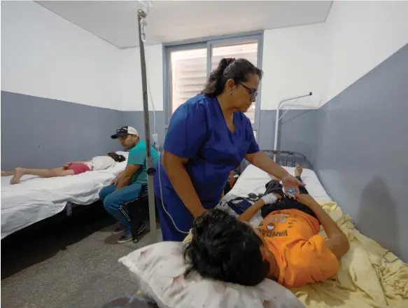  ?? Reuters; EPA ?? Above, a dengue fever patient is treated in Salta province, Argentina, amid a global surge in the disease carried by the Aedes aegypti mosquito, below