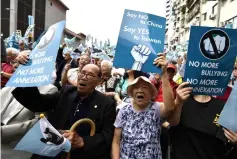  ?? — AFP photo ?? File photo shows pro-Taiwan independen­ce activists displaying placards calling for referendum during a rally in Taipei.