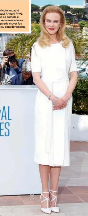  ??  ?? En Cannes, Nicole impactó con vestido azul Armani Privé. Dijo que ya no se somete a tratamient­os rejuvenece­dores y siente que puede mover los músculos de su cara libremente.