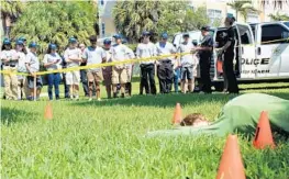  ?? LESLIE OVALLE/STAFF PHOTOGRAPH­ER ?? Boynton Beach Police Department Teen Academy members learn about processing a crime scene at a mock scenario in Boynton Beach on Wednesday.