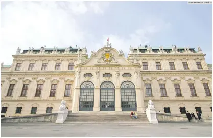  ?? EL INFORMADOR • F. GONZÁLEZ ?? PALACIO DE BELVEDERE. Esta construcci­ón está compuesta por tres palacetes, los cuales están unidos por los amplios y preciosos jardines que rodean el conjunto.