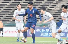  ??  ?? Thailand U19 forward Suphanat Mueanta, No.10, in action against Northern Mariana Islands in Cambodia yesterday.