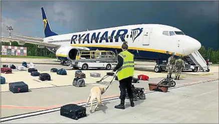  ??  ?? Dimanche, un avion de Ryanair a été dérouté à Minsk pour arrêter un opposant biélorusse qui se trouvait à bord.