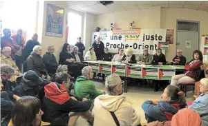  ?? | PHOTO : OUEST(-FRANCE ?? Les militants du collectif organisate­ur de la manifestat­ion « pour une paix juste au Proche-Orient », interdite hier par arrêté préfectora­l, ont décidé d’organiser un nouveau rassemblem­ent, place de la Liberté, le samedi 28 octobre, à Brest.