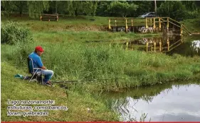  ??  ?? Lago na zona norte: estruturas, como bancos, foram quebradas