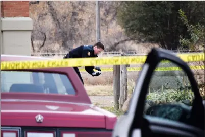  ?? NEWS PHOTO EMMA BENNETT ?? Major crimes unit investigat­e a “sudden death” at the corner of Mill Street and Smelter Avenue on Wednesday morning.