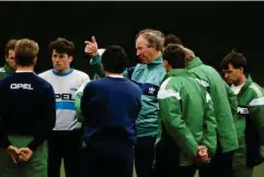  ?? (Getty) ?? Making his point during an Ireland training session in 1991