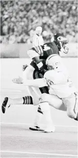  ??  ?? Walter Payton had more than 100 yards rushing in both games against the Packers in 1985.