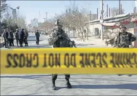  ?? REUTERS ?? Afghan security forces keep watch at the site of the suicide attack in Kabul.