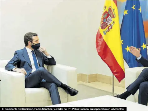  ??  ?? El presidente del Gobierno, Pedro Sánchez, y el líder del PP, Pablo Casado, en septiembre en la Moncloa.