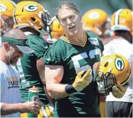  ?? / MILWAUKEE JOURNAL SENTINEL ?? Unrelentin­g injuries have limited Clay Matthews’ effectiven­ess the past two seasons, but the Packers appear to believe in his resurgence.