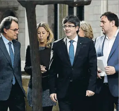  ?? ALBERTO ESTÉVEZ / EFE ?? Mas, Munté, Puigdemont y Junqueras, en el Palau de la Generalita­t el pasado 21 de marzo