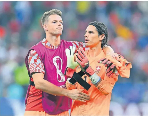  ?? FOTO: IMAGO ?? Yann Sommer (r.) steht seit 2014 bei Borussia Mönchengla­dbach im Tor, Jonas Omlin (l.) soll sein Nachfolger werden.