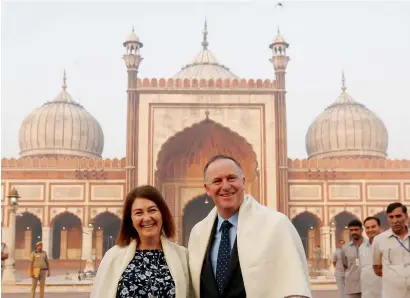  ?? Reuters ?? New Zealand’s Prime Minister John Key and his wife Bronagh pose for a photograph during their visit to the Jama Masjid (Grand Mosque) in the old quarters of Delhi on Thursday. —