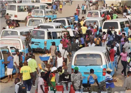  ?? VIGAS DA PURIFICAÇÃ­O|EDIÇÕES NOVEMBRO ?? O Governo Provincial de Luanda está a criar paragens fixas para viaturas de serviço de táxi para pôr fim à desordem provocada por taxistas