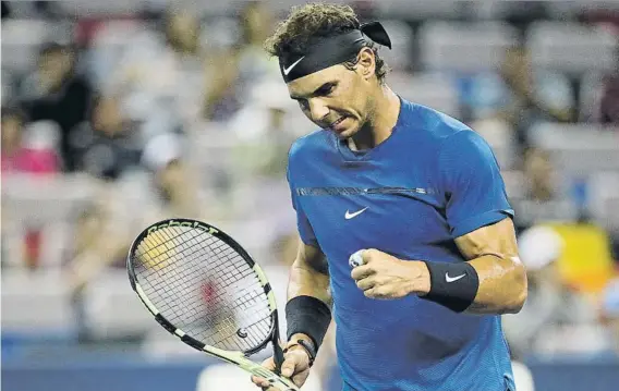  ?? FOTO: GETTY ?? Rafa Nadal impartió una ‘master class’ a Jared Donaldson en su debut en Shanghai. El manacorí, que durmió poco siguiendo las noticias de Catalunya, fue un muro en la pista