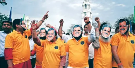  ?? Tashi Tobgyal ?? AAP MLAS, wearing masks of CM Arvind Kejriwal, protest at the Delhi Assembly on Wednesday.