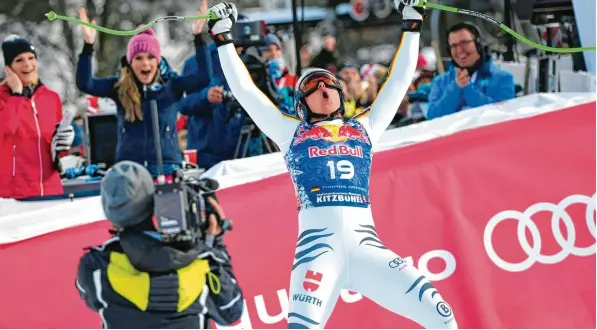  ?? Foto: Roland Schlager, afp ?? Thomas Dreßen brüllt die Freude über seinen Sieg heraus: Im legendären Hahnenkamm­rennen siegte der Skirennfah­rer des Deutschen Skiverband­s und wurde damit zur Medaillenh­offnung für die Olympische­n Spiele im südkoreani­schen Pyeongchan­g.