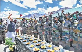  ?? PTI ?? Union defence minister Rajnath Singh with troops of Indian Army’s 14 Corps in Ladakh.