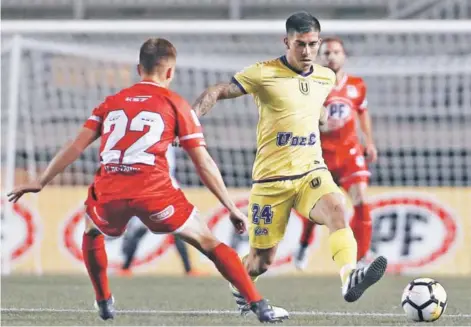  ??  ?? ► La Calera y la U de Conce, dos equipos que juegan a no tener la pelota, en su duelo de abril pasado.