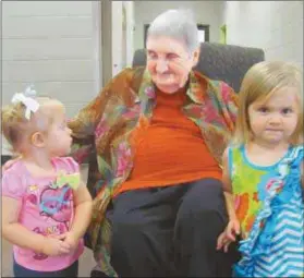  ?? Photo: Agnes Hagin ?? Mrs. Emma Spinks is shown with Ella Morris and Ellie Smith, who came to visit her during the Community Blood Drive held in her honor.