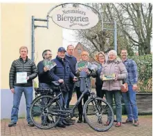  ?? RP-FOTO: ARFI ?? Organisato­ren und Gewinner (v.l.): Heinz-Georg Hürkens, Michael Neumaier, Adrian Thyssen, Daniel Reis, Melanie Mehre, Nicola Lümmen, Renate Reis und Sebastian Scholten.