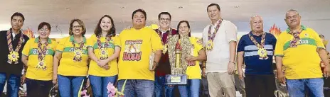  ??  ?? Hubon Bulalakaw bagged the champion award at the 14th Banaag Festival held Oct. 31 at the Anilao Covered Gym in Anilao, Iloilo