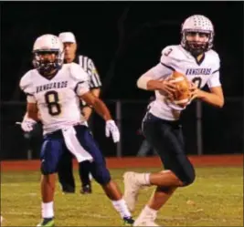  ?? BILL RUDICK — FOR DIGITAL FIRST MEDIA ?? Sun Valley’s Anthony Ellis (3) looks for a passing option as Caliph Jones (8) eyes up a defender to block Friday against Oxford.