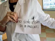  ??  ?? La protesta I precari della sanità