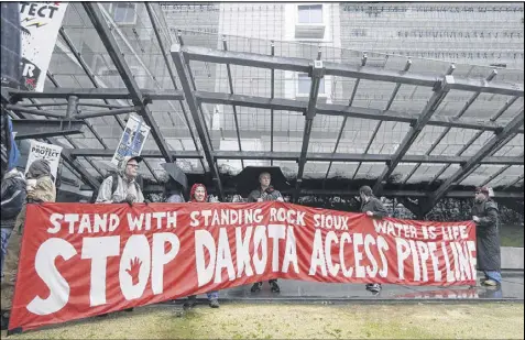  ?? JEFF CHIU PHOTOS / ASSOCIATED PRESS ?? Several were arrested for blocking public access to a federal building in San Francisco on Wednesday in response to opponents of the Dakota Access pipeline asking for protests around the world.