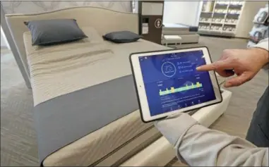  ?? ROGELIO V. SOLIS — THE ASSOCIATED PRESS ?? Sleep Number store manager Lee Pulliam demonstrat­es how the company’s sleep technology tracks your sleeping patterns.