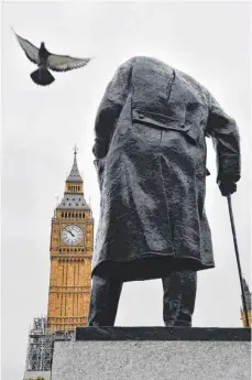  ?? FOTO: AFP/BEN STANSALL ?? Der alte Churchill wird sich wundern: Elizabeth Tower, besser bekannt als Big Ben, nimmt sich eine Auszeit.