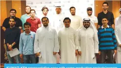  ??  ?? KUWAIT: KFH representa­tive pose with some graduation projects’owners.