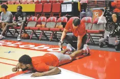  ??  ?? Lyle, shown getting a massage of his Achilles tendon, is one of seven Division I transfers on this year’s roster. The senior guard spent two years at Ohio State before coming to UNM.