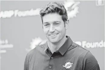  ??  ?? Jay Cutler, above, saw reuniting with Dolphins coach Adam Gase as a perfect opportunit­y. LYNNE SLADKY, AP