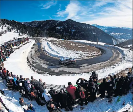  ??  ?? ESPECTACUL­AR. El piloto de Hyundai, Thierry Neuville, durante el Rally de Montecarlo de la pasada temporada.