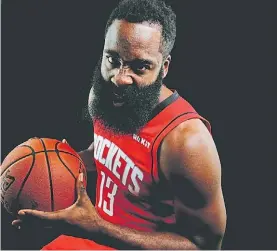  ??  ?? La barba. En los Rockets todos juegan para que Harden se luzca.