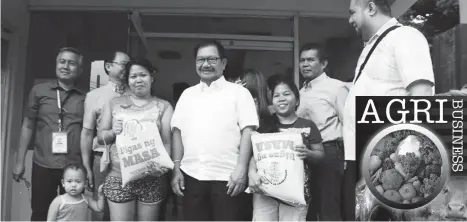  ?? Photo from the Department of Agricultur­e ?? Two women pose for a picture with Agricultur­e Secretary Manny Piñol after their purchase of the 25-kg Bigas ng Masa exclusivel­y offered by DA at only P38 per kilo.