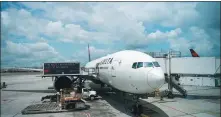  ?? XINHUA ?? A Delta Air Lines passenger plane docks at Hartsfield-Jackson Atlanta Internatio­nal Airport on July 20, the first day that the airline resumed daily direct flights from Atlanta to Shanghai.