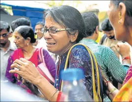  ?? ANSHUMAN POYREKAR/HT PHOTO ?? A woman grieves for her relative killed in the stampede at Elphinston­e station in Mumbai on Friday. The mishap led to the death of 22 people and injured several others.