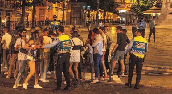  ??  ?? Lei de Bases da Proteção Civil é o diploma que deu enquadrame­nto legal às restrições adotadas após o fim do estado de emergência.