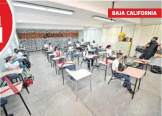  ?? SERGIO CARO / LA VOZ DE LA FRONTERA ?? Con sana distancia en las aulas, alumnos y maestros de la secundaria 32 en la ciudad de Mexicali dieron inicio a las clases del nuevo ciclo escolar