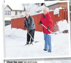  ??  ?? Clear the way Iain and Linda Watt clearing snow in Beechgrove Gardens, Perth