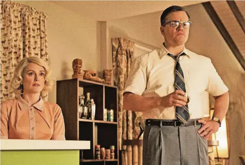  ??  ?? Julianne Moore als Margaret und Matt Damon als Gardner im neuen George-Clooney-Film „Suburbicon“.