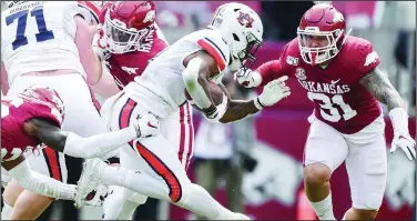  ?? Charlie Kaijo/NWA Democrat-Gazette ?? Making a tackle: Arkansas linebacker Grant Morgan (31) stops Auburn running back Kam Martin (9) during their SEC game earlier this season at Donald W. Reynolds Razorback Stadium in Fayettevil­le.